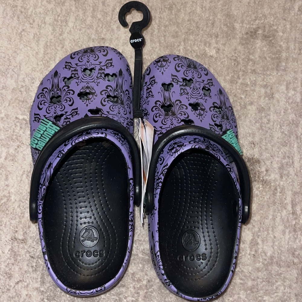 BNWT Disney Haunted mansion Crocs Sz W6/M4